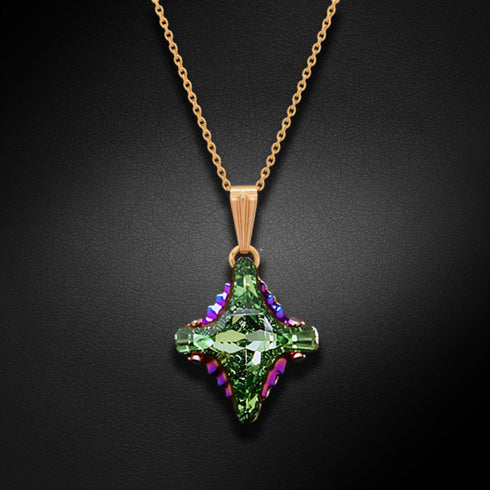 Кулон "Kristāla Rombs II (Peridot Scarabaeus Green)" с кристаллами Swarovski™